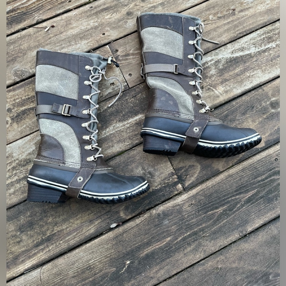 Sorel Conquest Carly Boots featured in The Hunter Games!  Forest Green Size 8